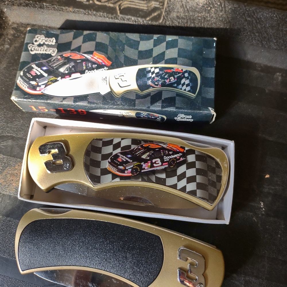 Dale Earnhardt Sr #3 In Memory Collectors Knife- NASCAR Item